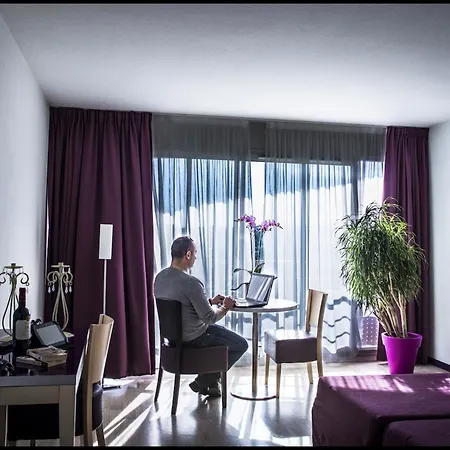 - La Closeraie Aparthotel