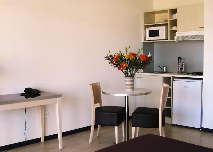 - La Closeraie Aparthotel Lourdes