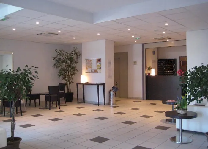 - La Closeraie Aparthotel Lourdes