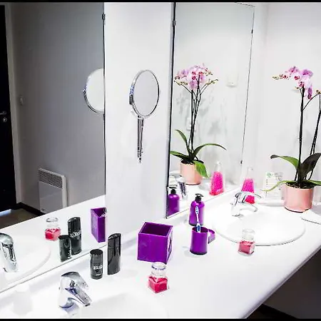 - La Closeraie Aparthotel Lourdes