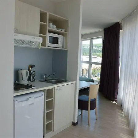 - La Closeraie Aparthotel