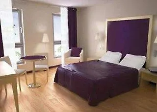 - La Closeraie Aparthotel Lourdes