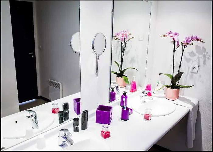 - La Closeraie Aparthotel Lourdes