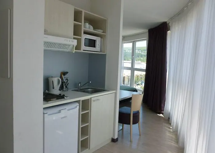 - La Closeraie Aparthotel