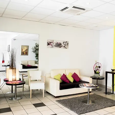 - La Closeraie Ξενοδοχείο με διαμερίσματα 3*